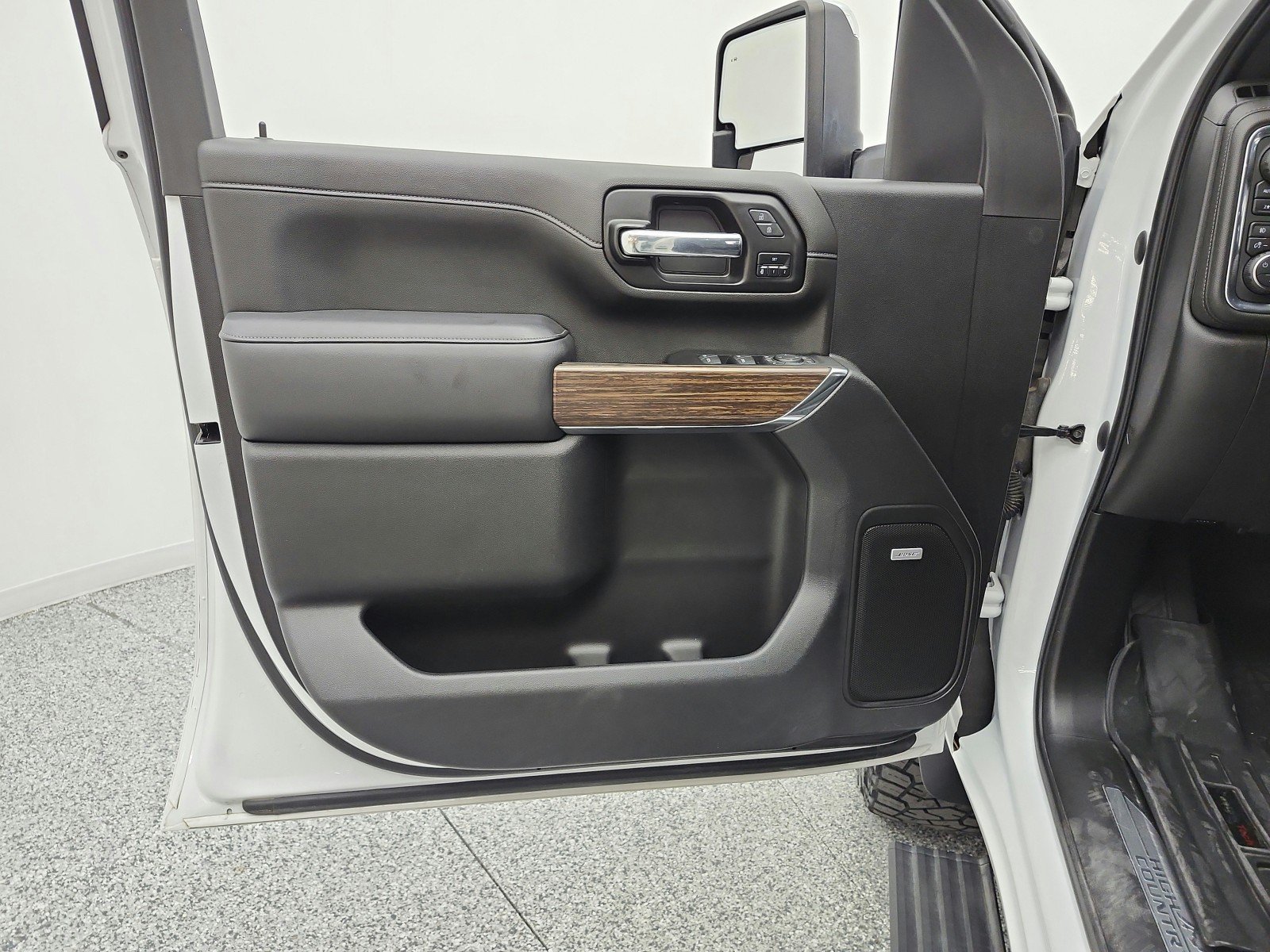 Used 2022 Summit White Chevrolet High Country image 12