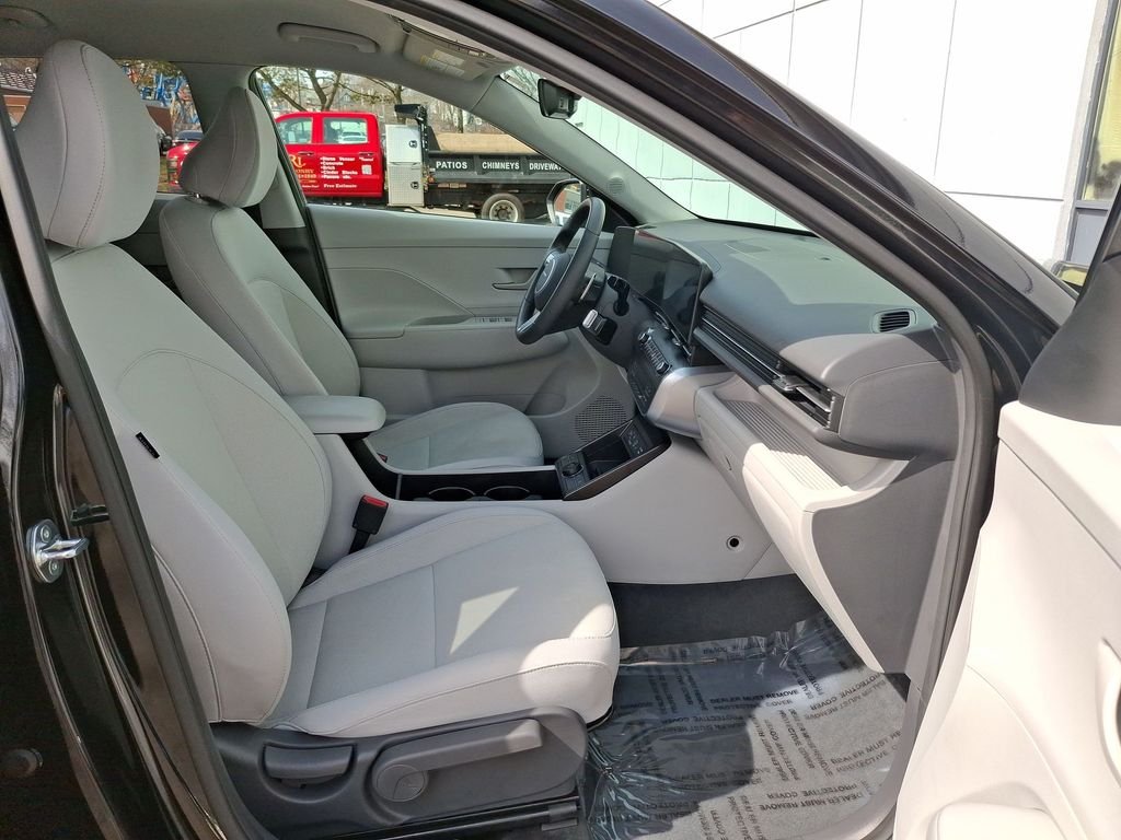 Used 2024 Black Hyundai SEL image 25