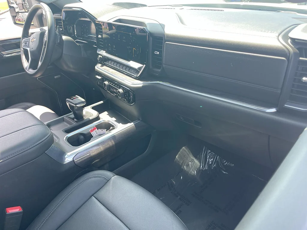 Used 2024 Summit White Chevrolet LTZ image 30