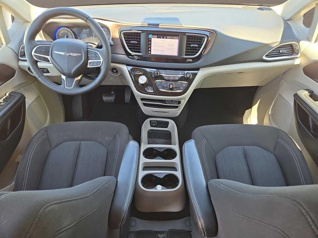 Used 2023 White Chrysler LX image 17