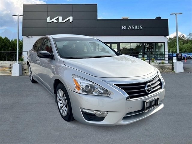 2015 Nissan Altima 2.5 S photo 2