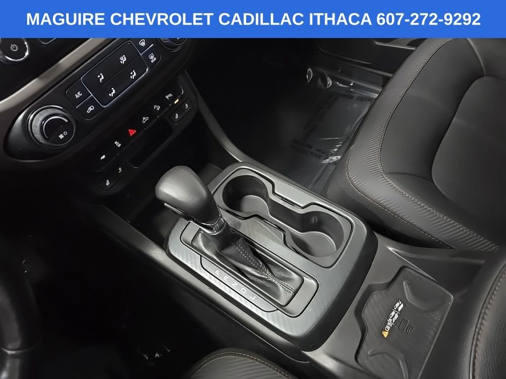Used 2022 White GMC AT4 w/Leather image 26