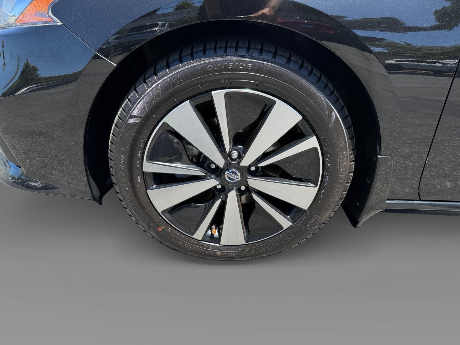 Used 2021 Super Black Clearcoat NISSAN 2.5 SV image 9