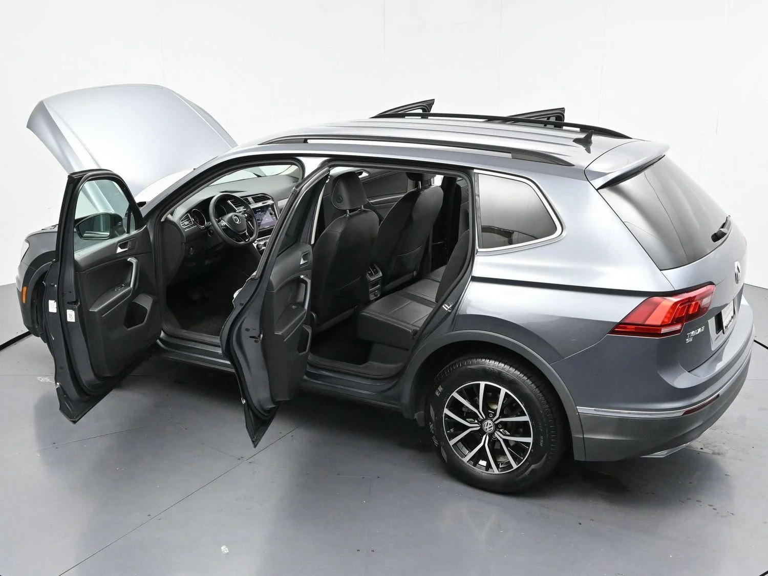Used 2021 Platinum Gray Metallic Volkswagen SE image 35