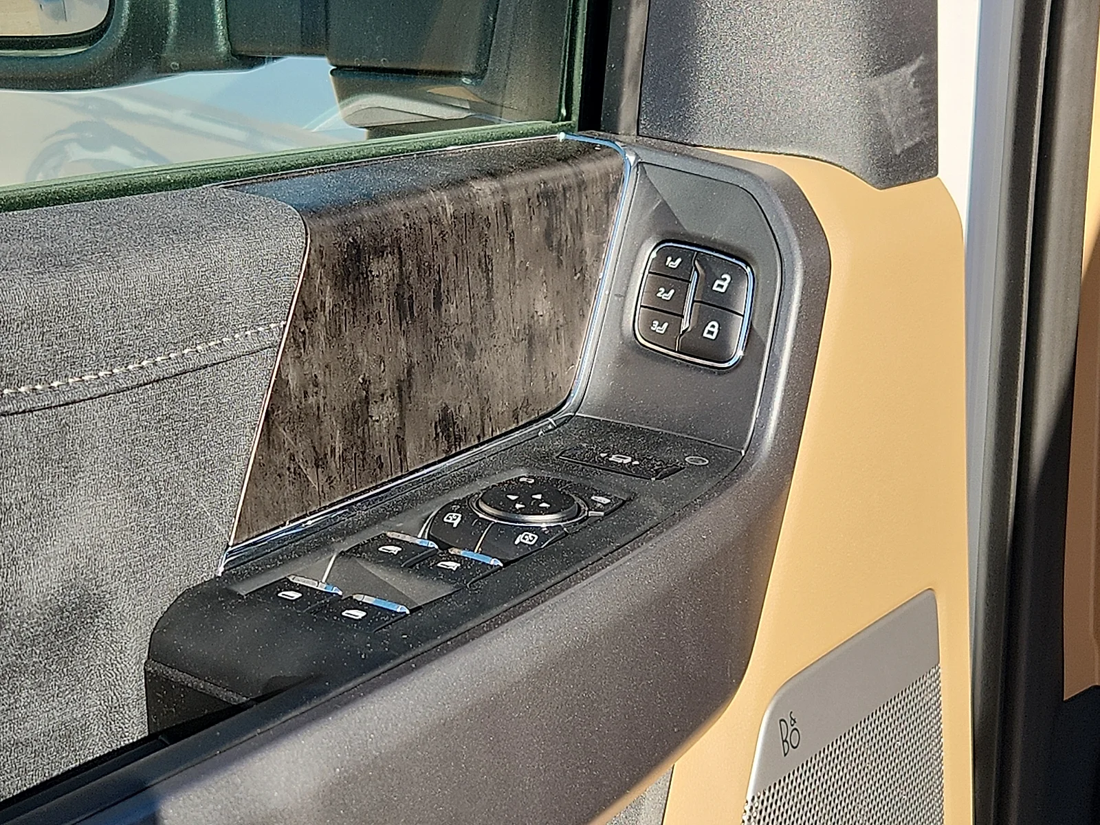 New 2026 Oxford White Ford Lariat image 15