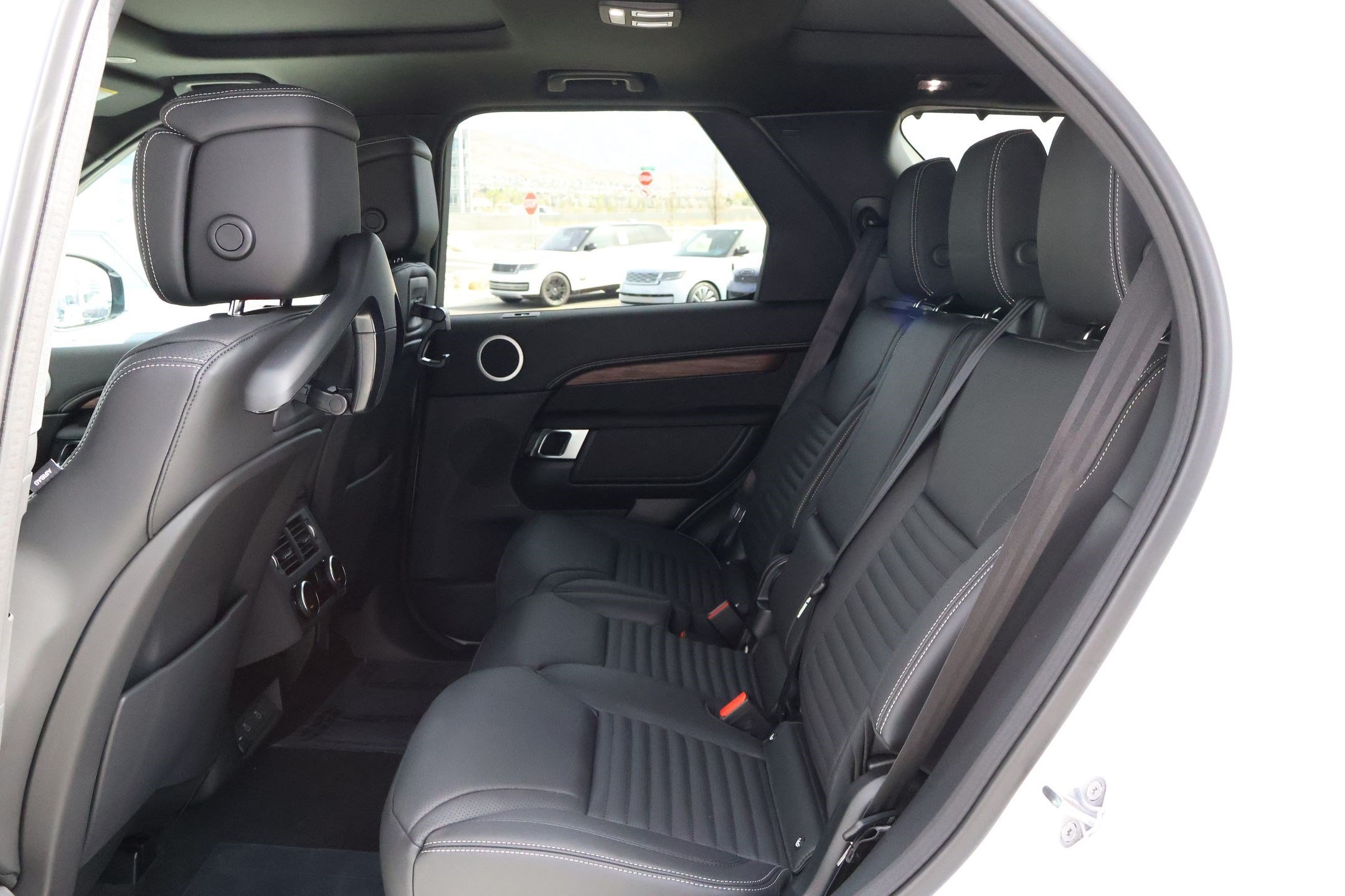 2026 Land Rover Discovery Dynamic SE - Photo 17