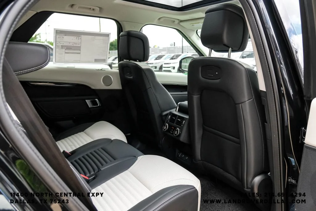 New 2026 Santorini Black Metallic Land Rover S image 37