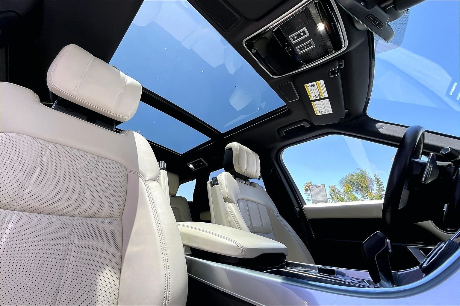 Used 2022 White Land Rover HSE Silver Edition image 22