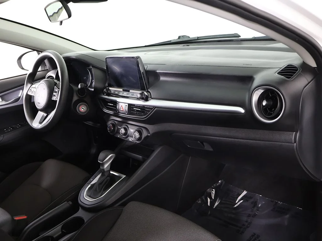 Used 2022 White Kia LXS image 26