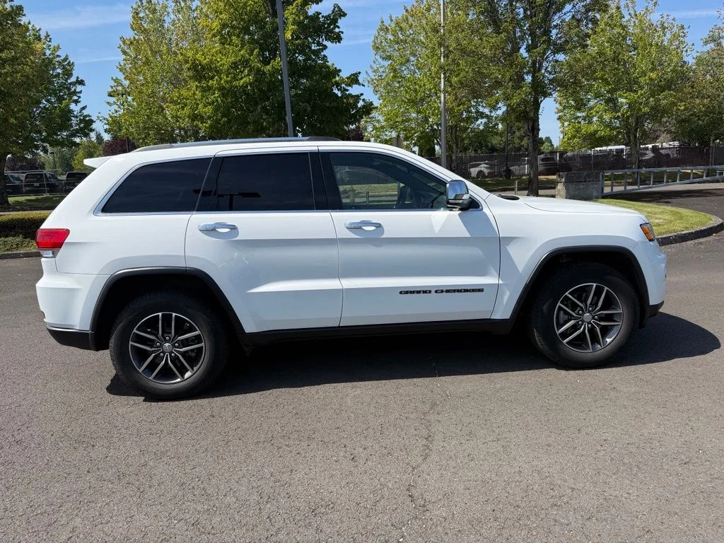 Used 2018 Bright White Clearcoat Jeep Limited image 8