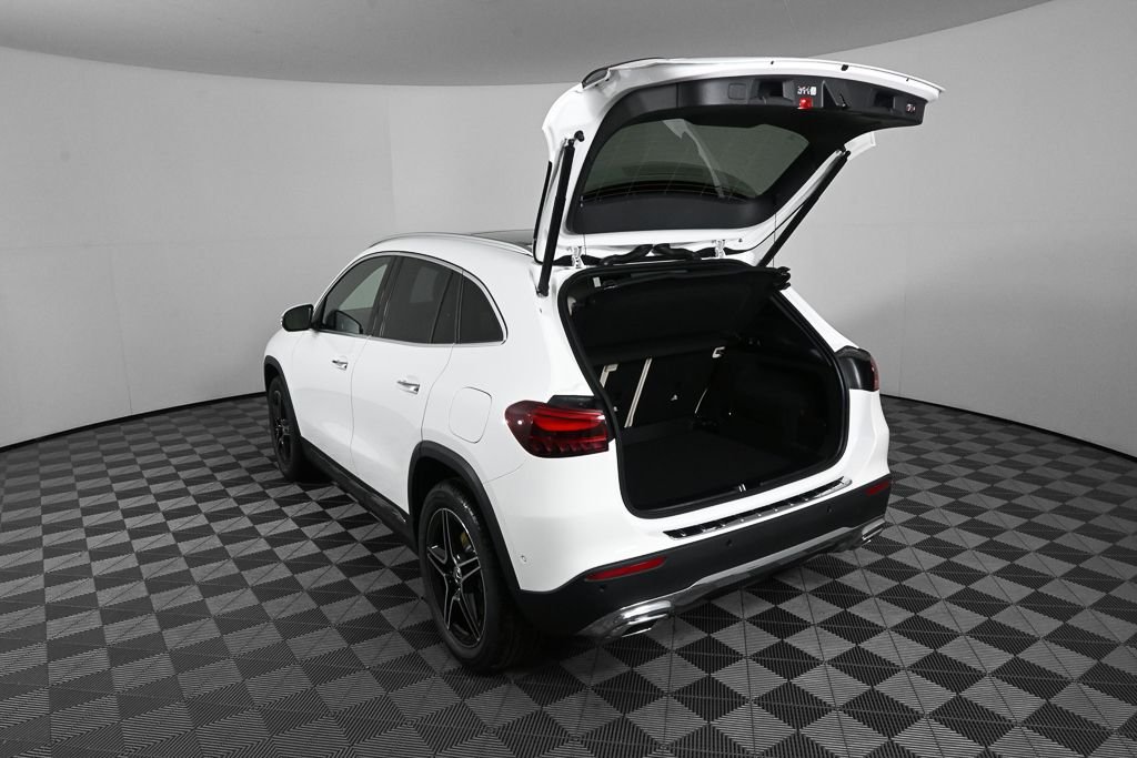 New 2026 Polar White Mercedes-Benz GLA 250 image 32