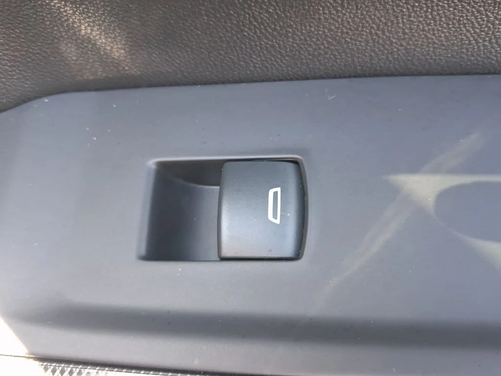 Used 2021 Summit White GMC AT4 image 31