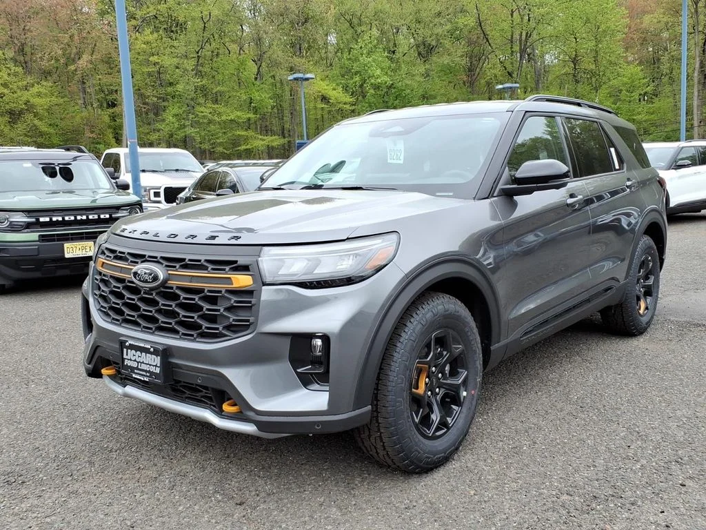 New 2026 Carbonized Gray Metallic Ford Tremor® image 3