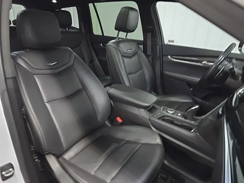 Used 2021 Crystal White Tricoat Cadillac Sport image 18