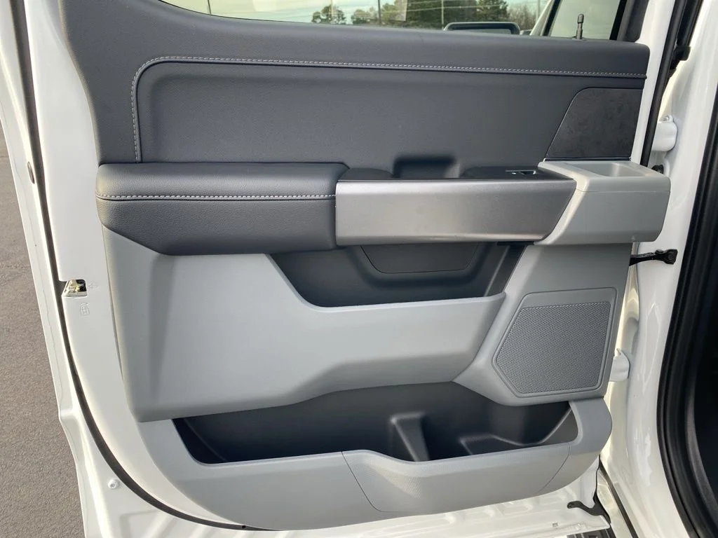 New 2026 Oxford White Ford XLT image 37