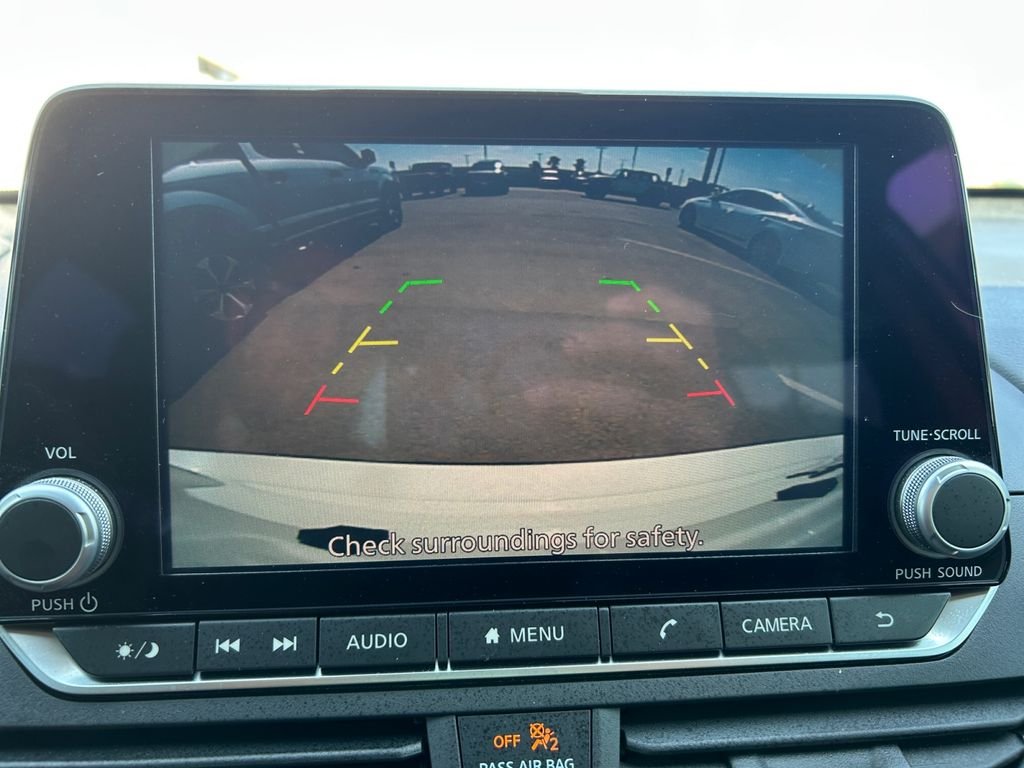 Used 2025 White Nissan 2.5 SR image 26