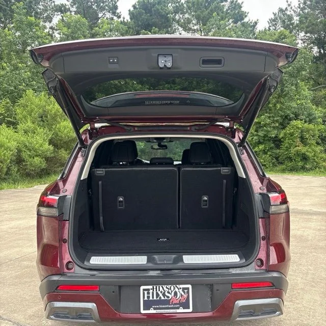 Used 2022 Red INFINITI LUXE image 5