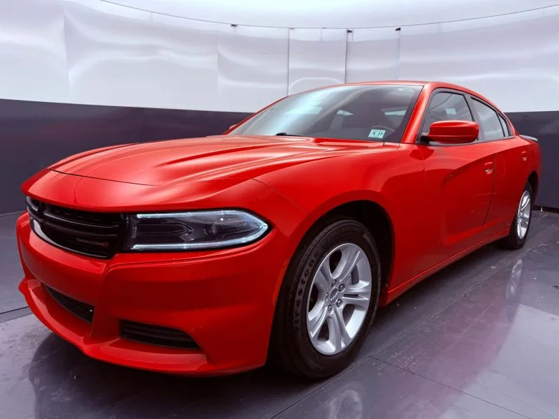Used 2022  Dodge SXT Sedan 4D image 3