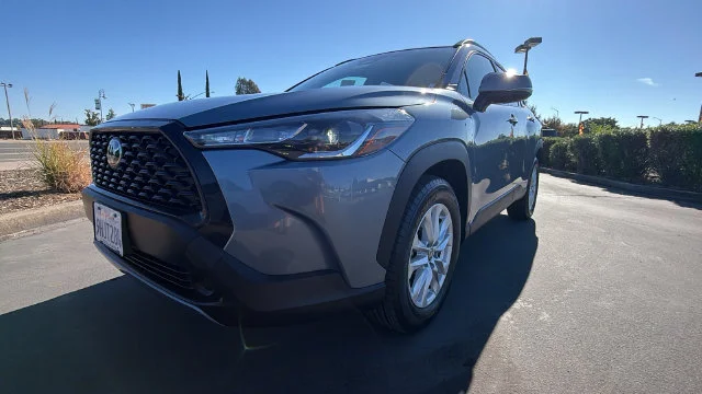 Used 2023 Silver Toyota LE image 9