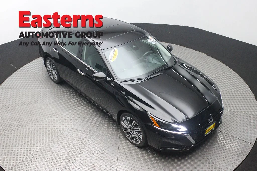 Used 2023 Black Nissan 2.5 SL image 3