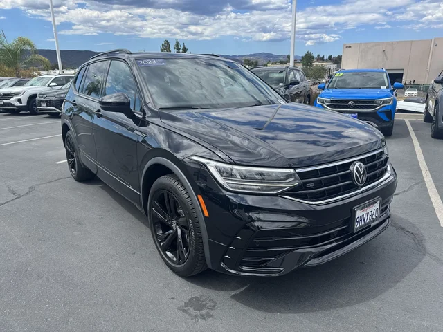 2023 Volkswagen Tiguan SE R-Line Black