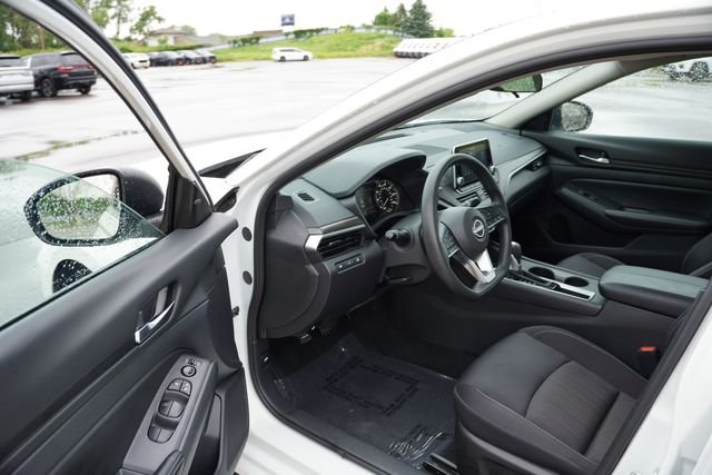 2025 Nissan Altima SV - Photo 14