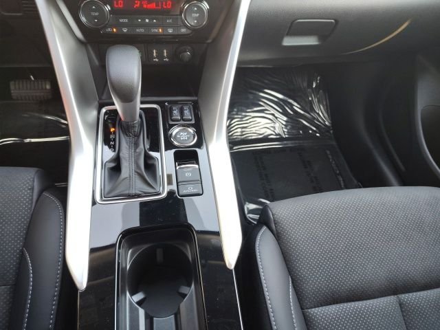 New 2026 Gray Mitsubishi SE image 23