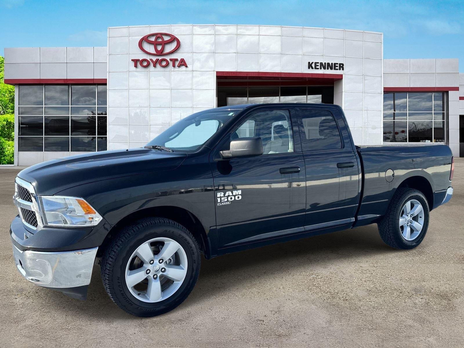 Used 2024 Diamond Black Crystal Pearlcoat Ram SLT image 3