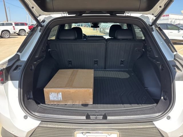 New 2026 Summit White Chevrolet LT image 28