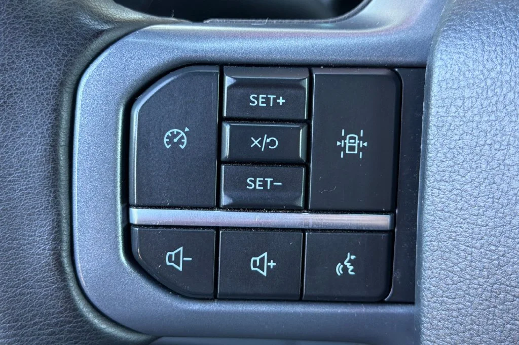 Used 2025 Silver Metallic Ford XLT image 27