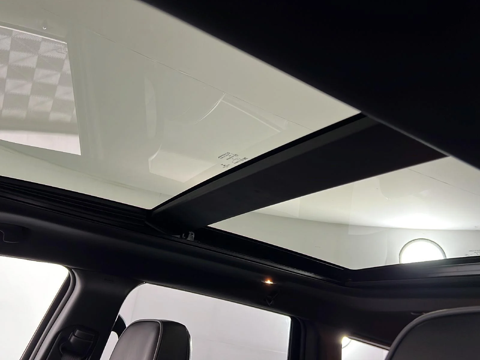Used 2020 Diamond Black Crystal Pearlcoat Jeep Overland image 22
