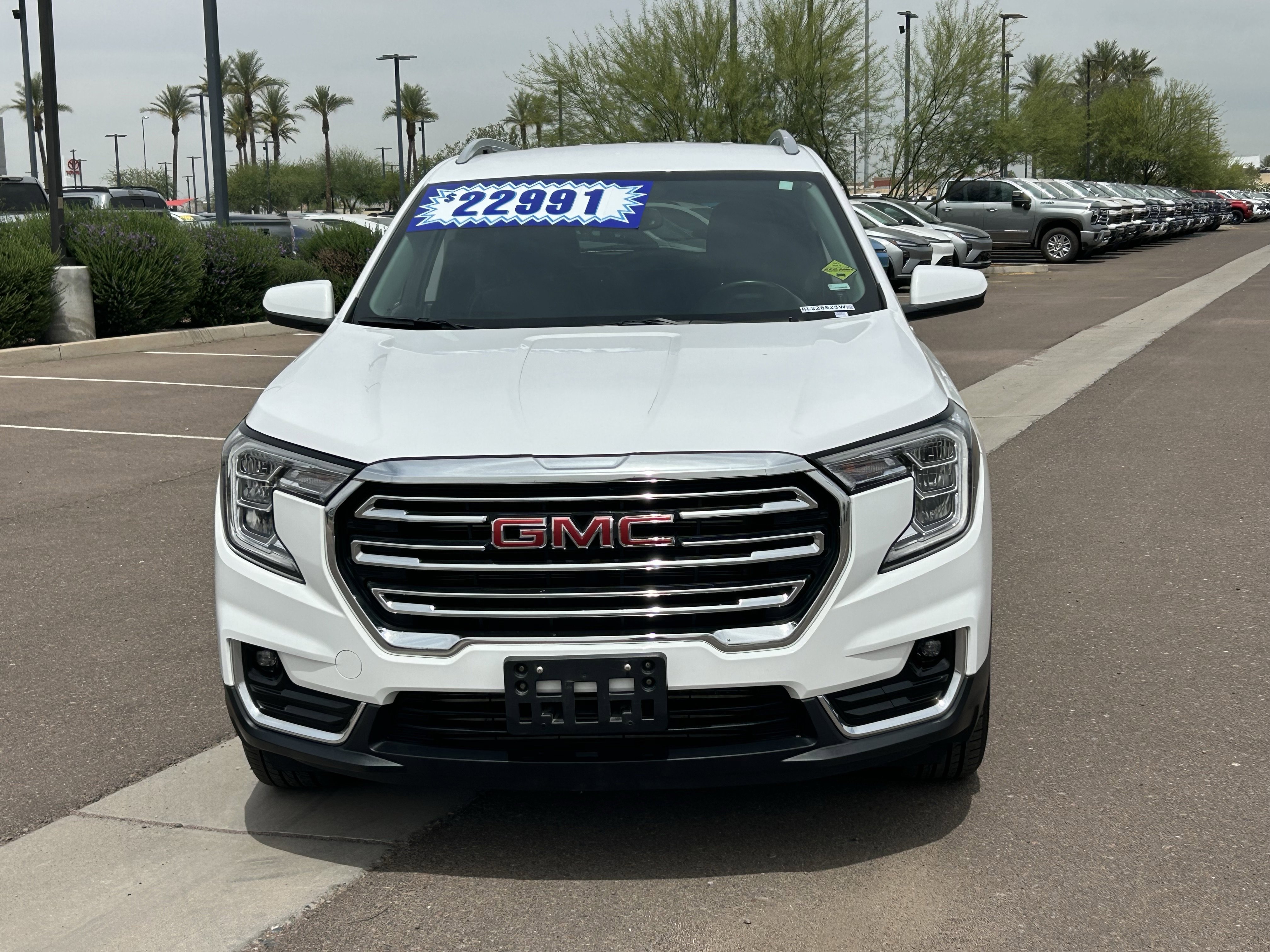 Used 2024 Summit White GMC SLT image 8