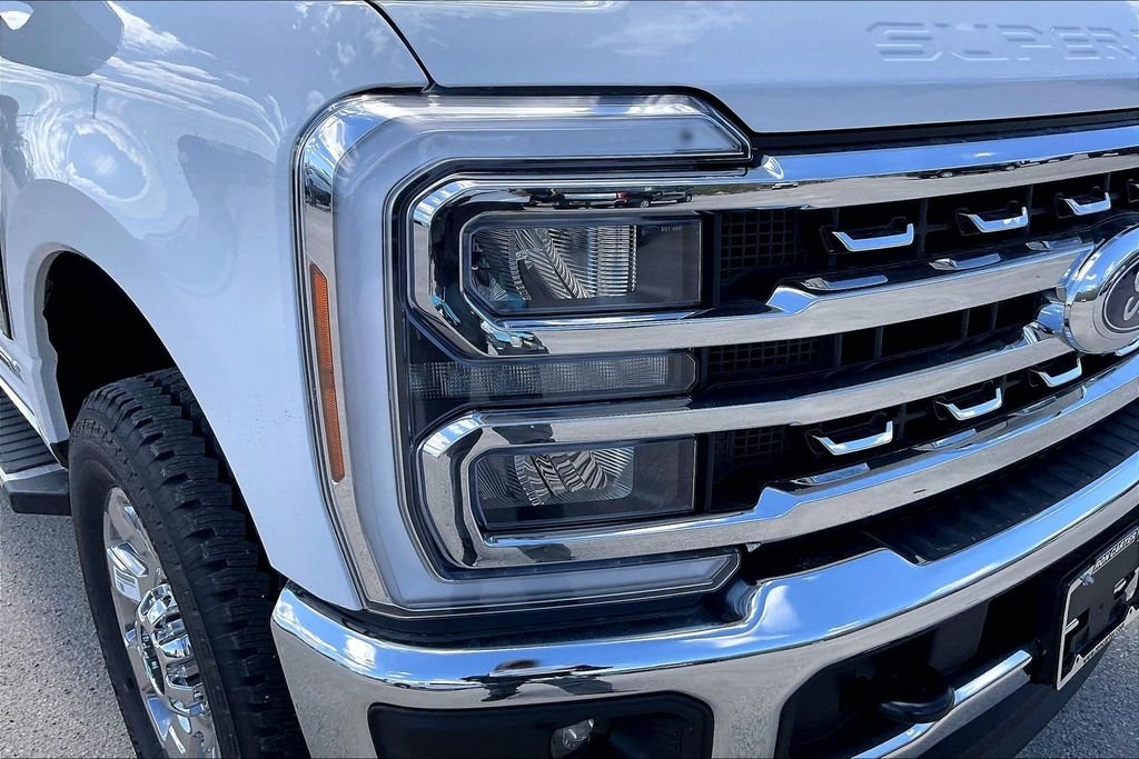 New 2026 Ford Super Duty F-250 Lariat 4D Crew Cab