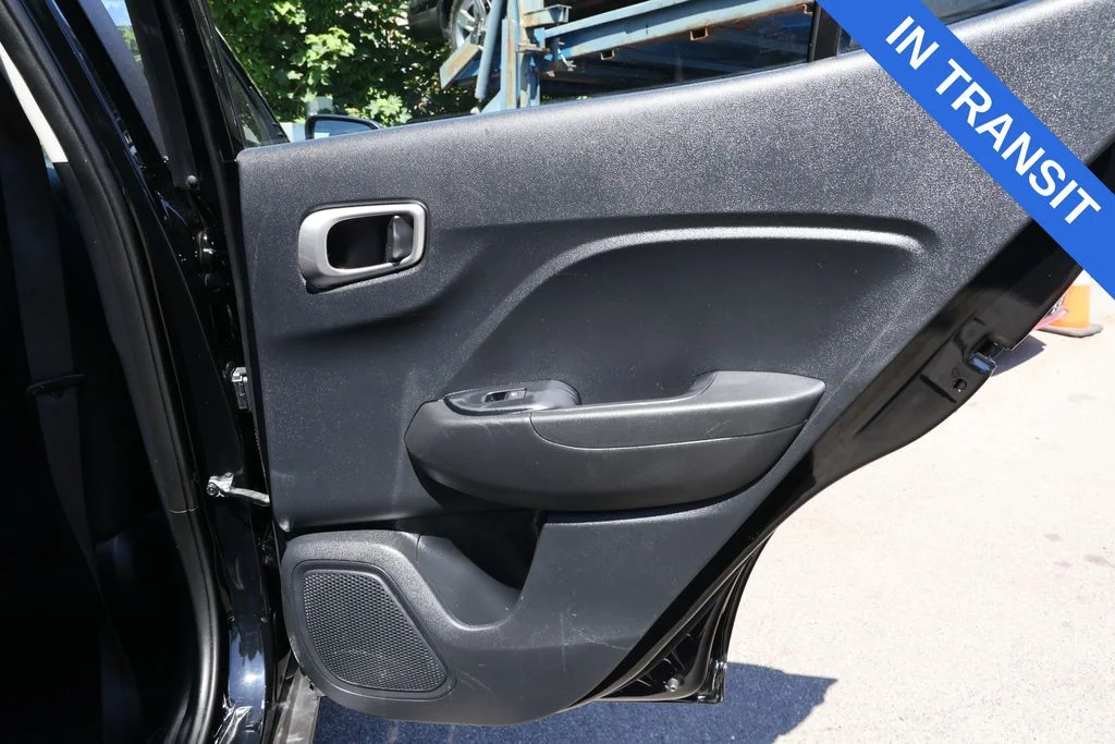 Used 2025 Onyx Black Hyundai SE image 26