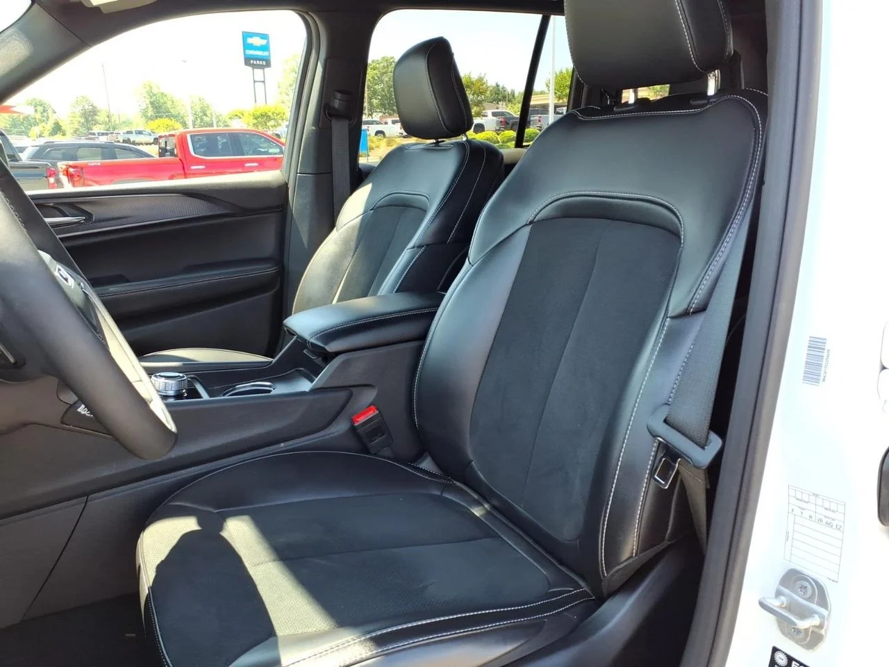 Used 2025 White Jeep Altitude image 13