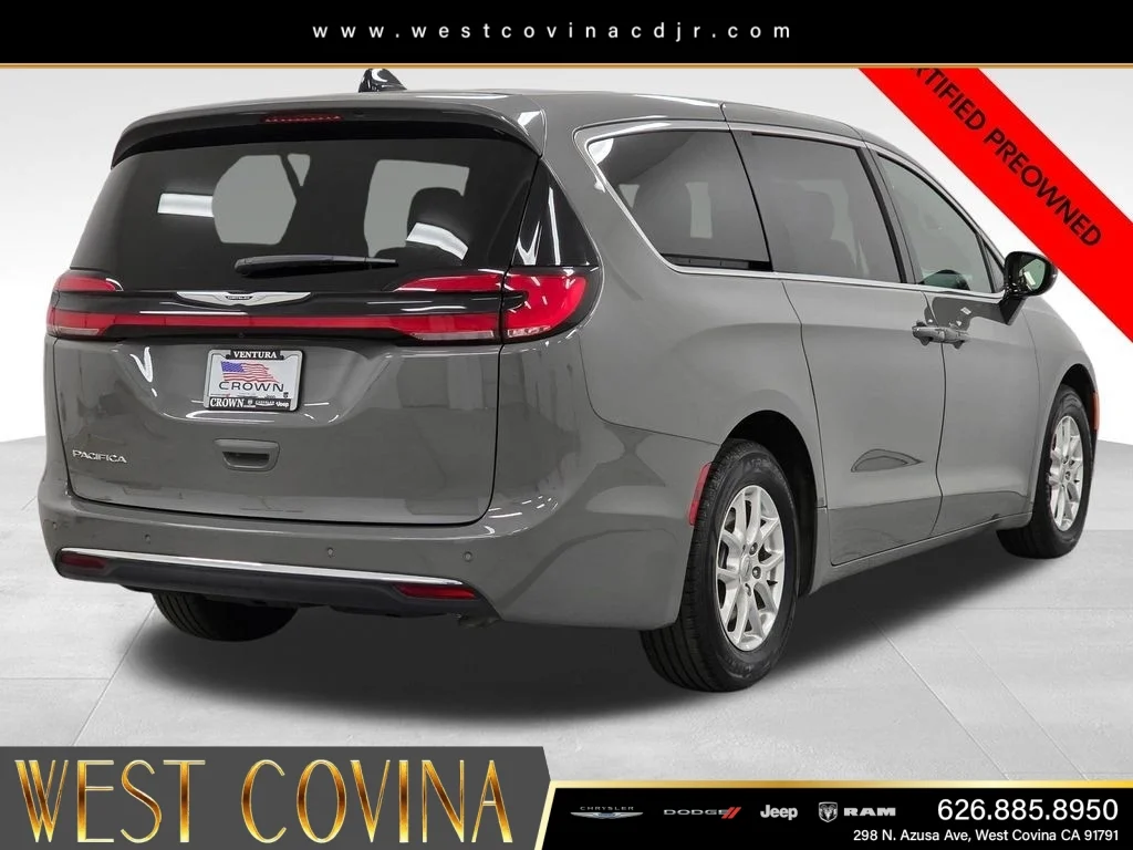 Used 2025 White Chrysler Select image 7