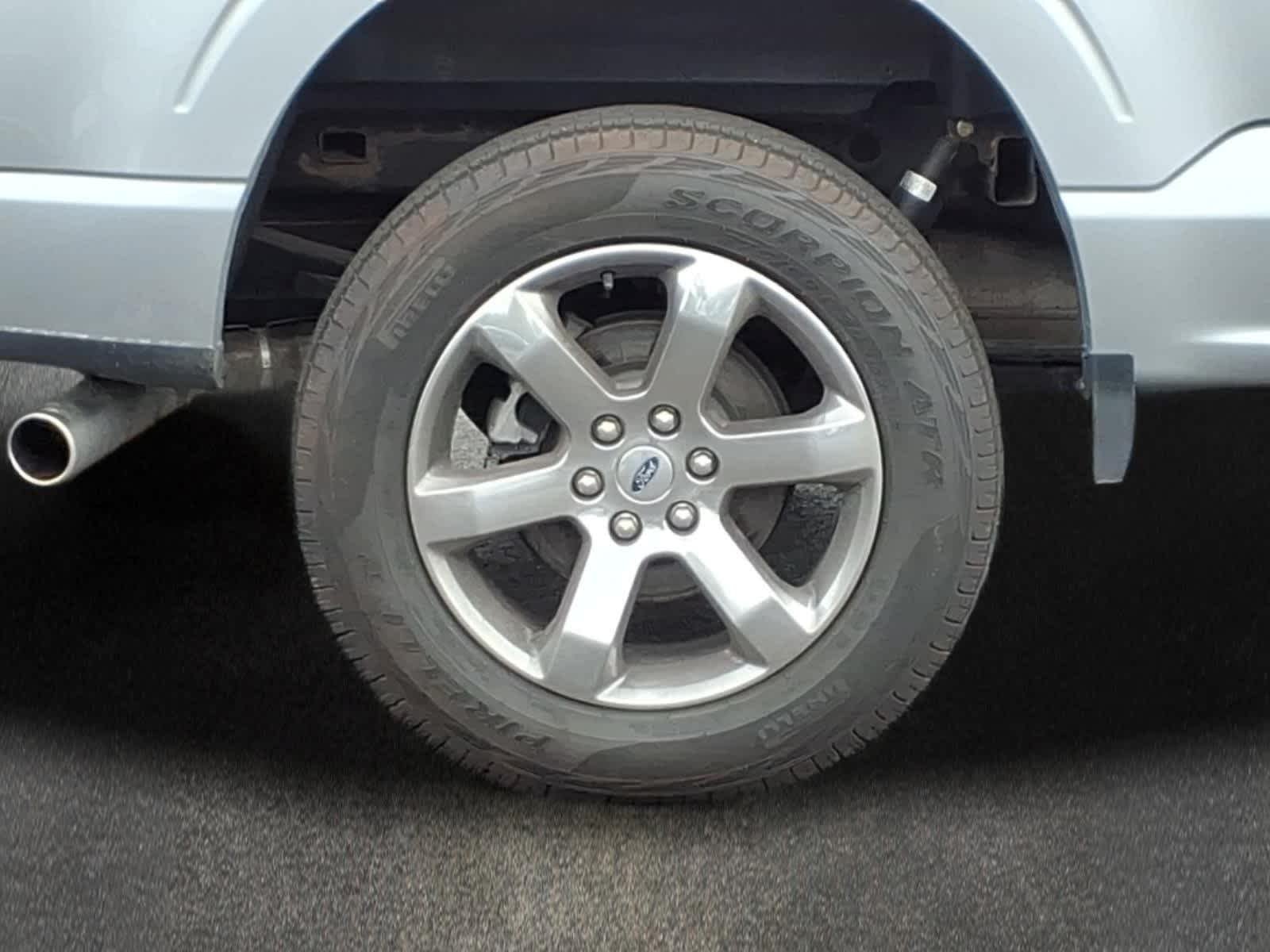 Used 2023 Iconic Silver Ford LARIAT image 4