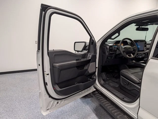 Used 2026 White Ford Lariat image 9