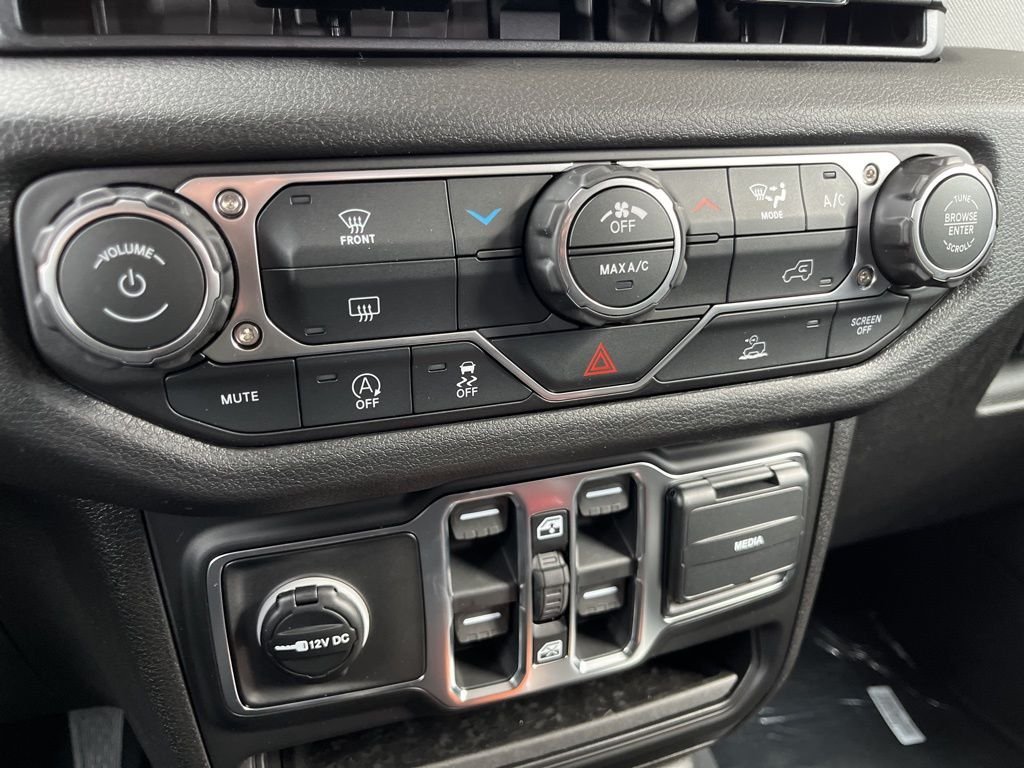 New 2026 Reign Jeep Sport S image 38