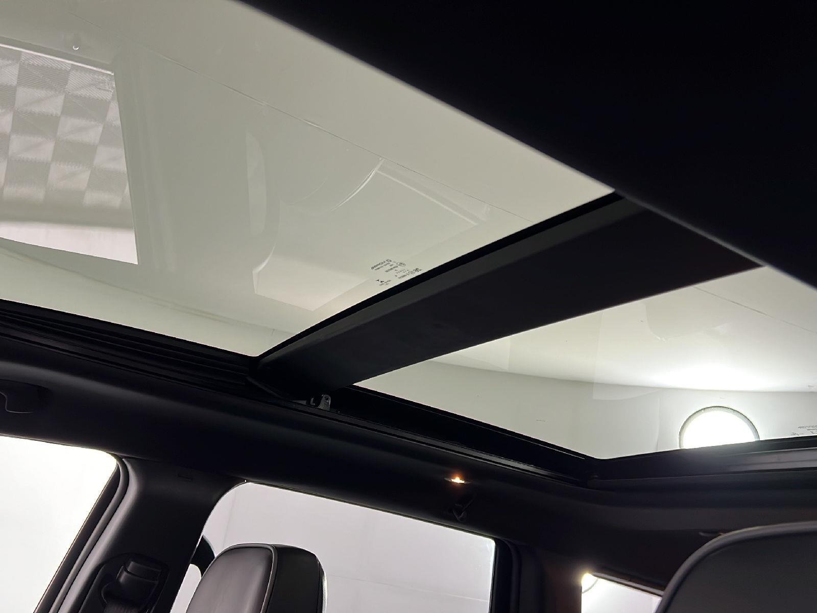 Used 2020 Diamond Black Crystal Pearlcoat Jeep Overland image 22