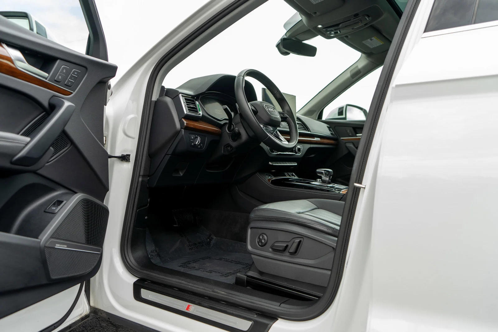Used 2023 Ibis White Audi 45 S line Premium image 15