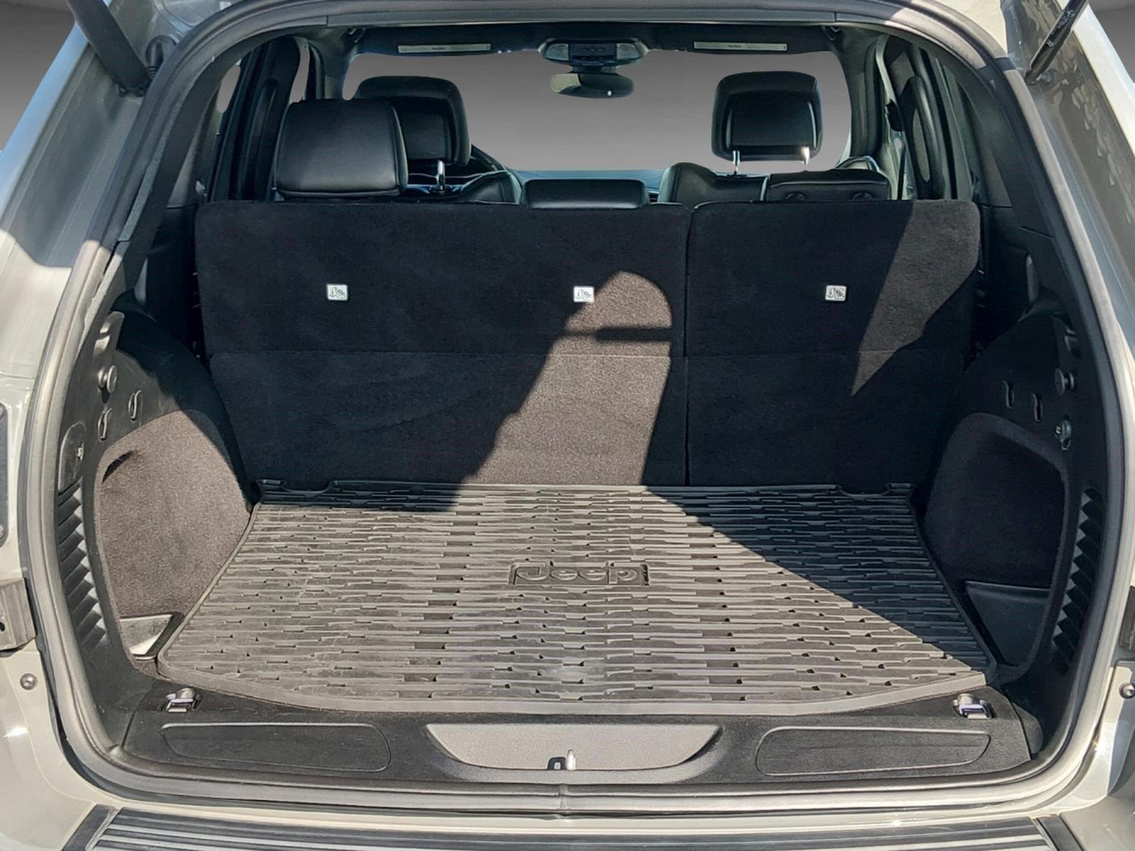 Used 2020 Sting-Gray Clearcoat Jeep Altitude image 21