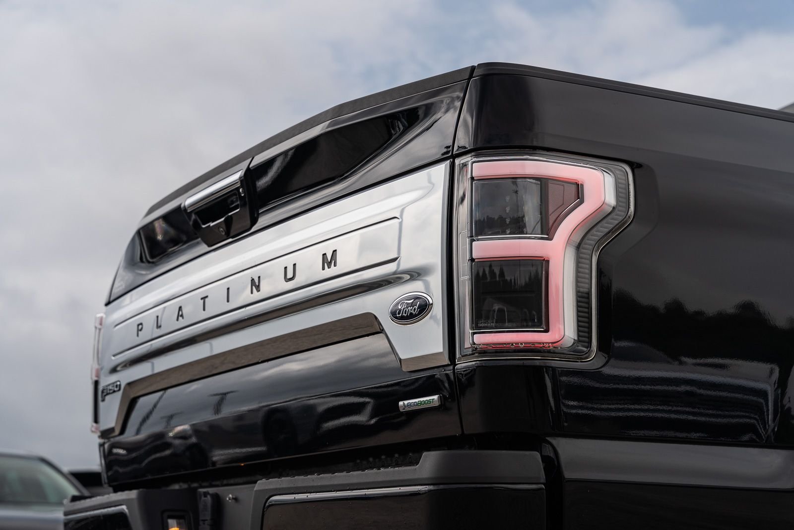 Used 2018 Black Ford Platinum image 14