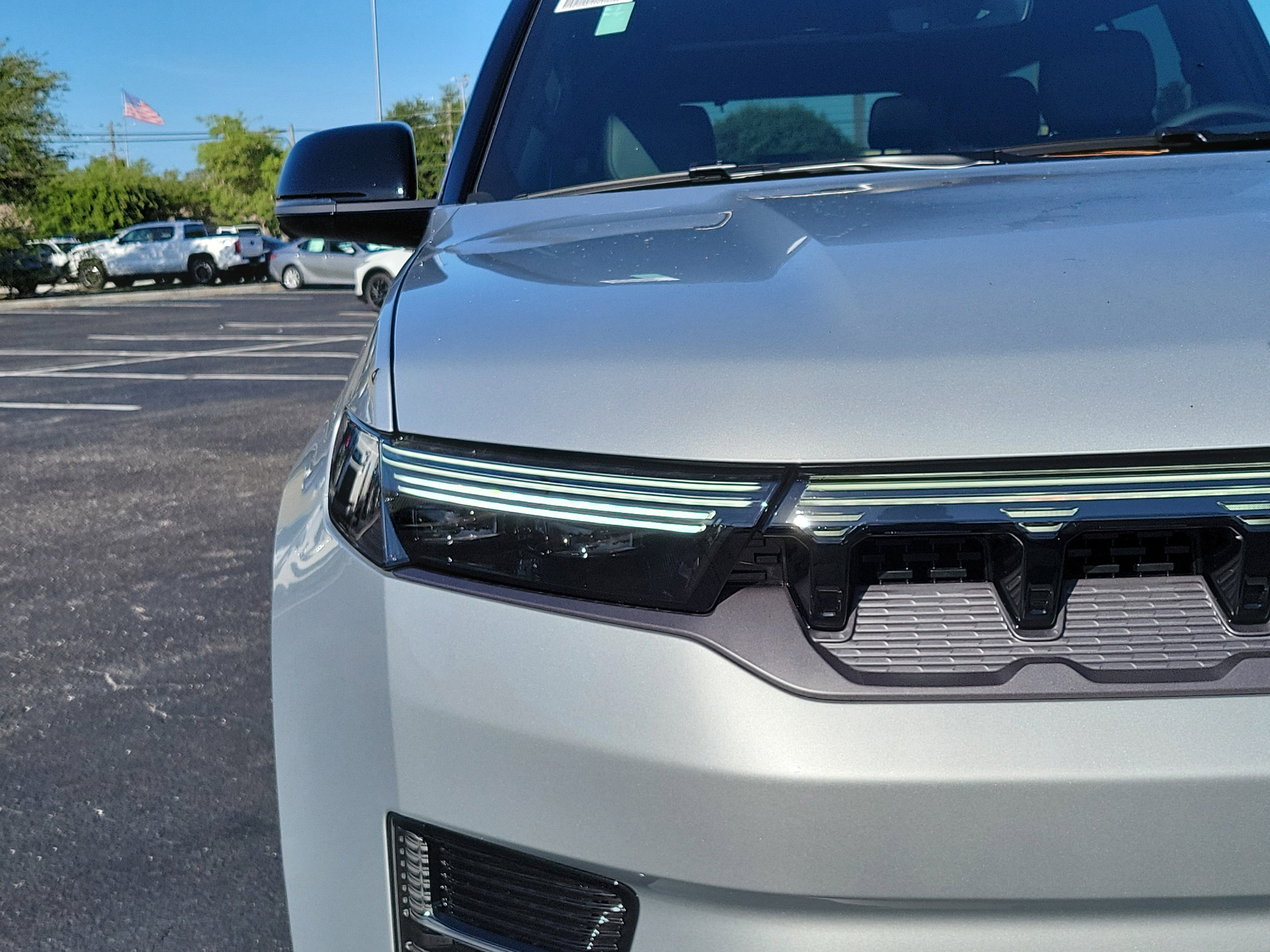 New 2026 Silver-Zynith Exterior Paint Jeep  image 7