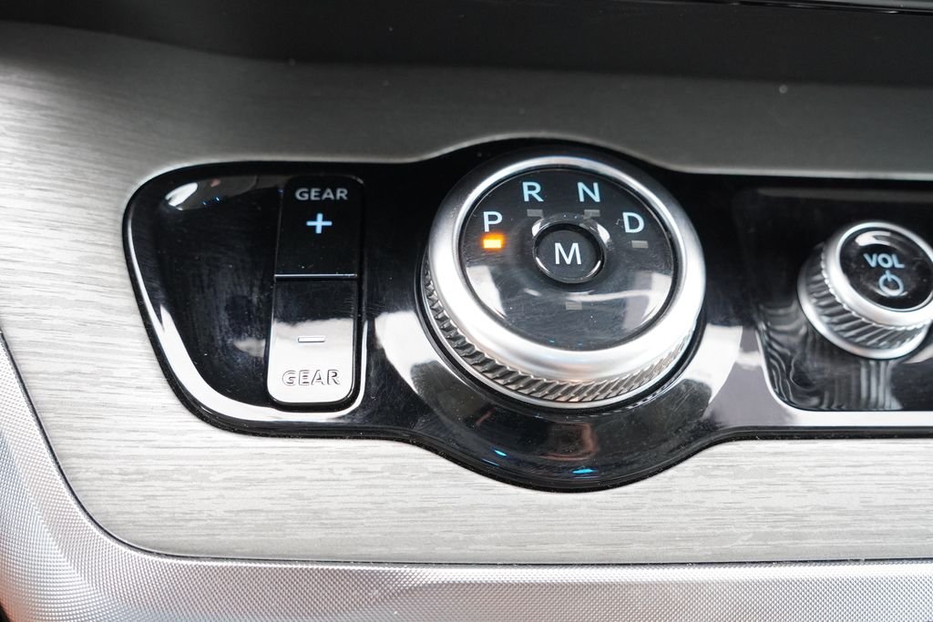 Used 2025 Silver Metallic Ford Platinum image 35