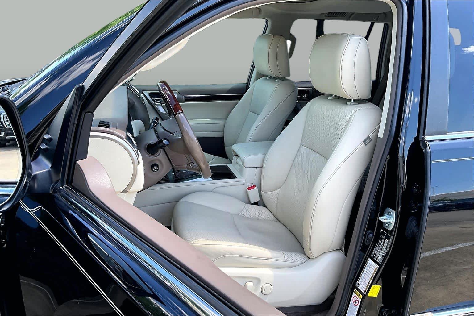 Used 2017 Black Onyx Lexus Luxury image 8
