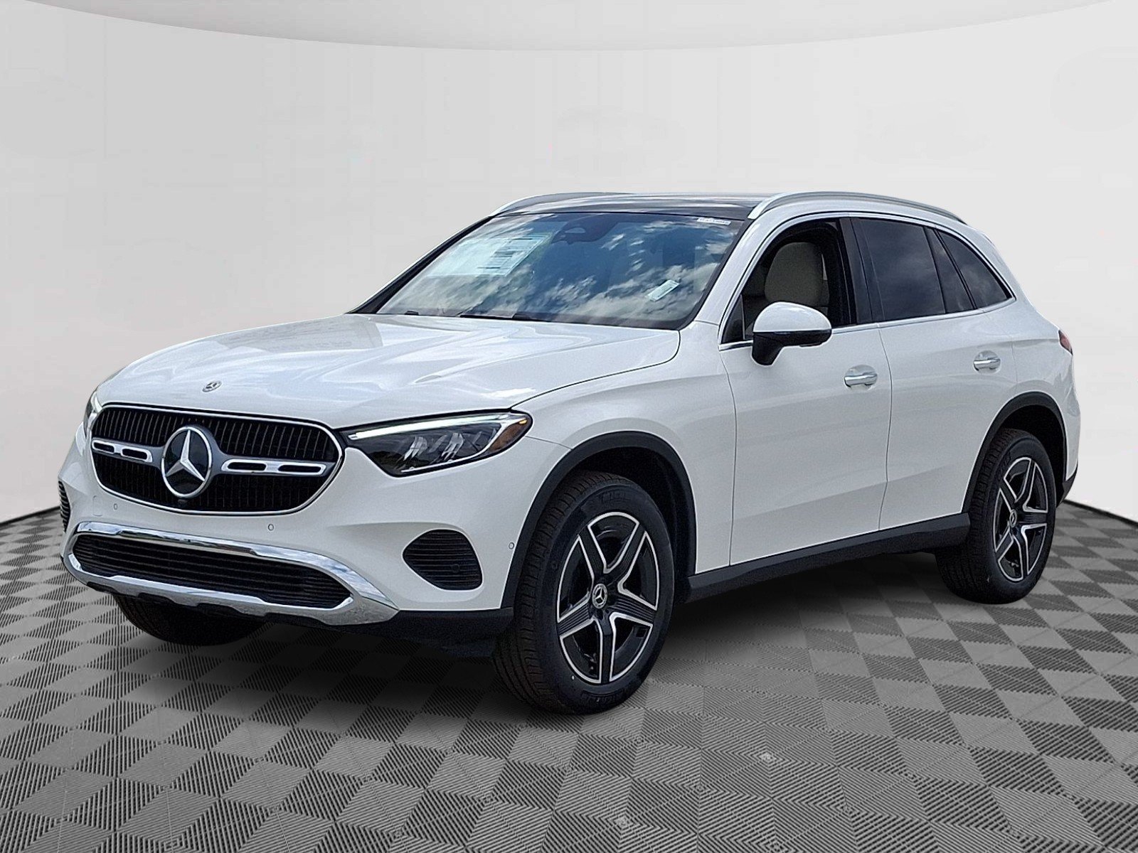 New 2026 Polar White Mercedes-Benz GLC 300 image 3