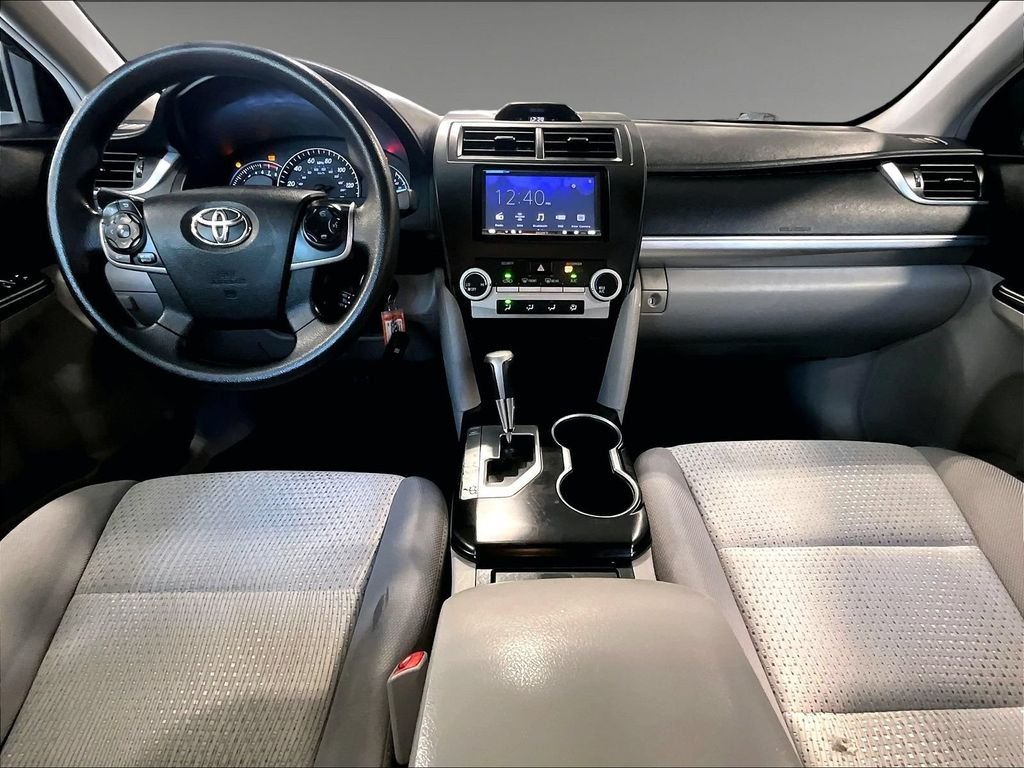 Used 2014 Gray Toyota LE image 21