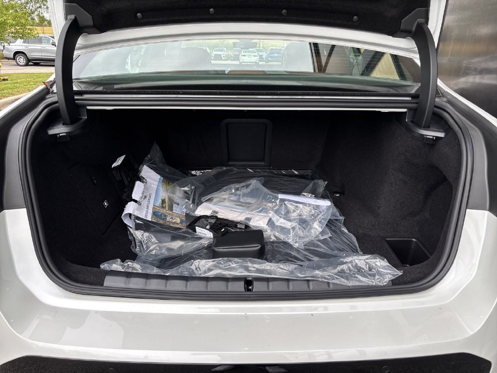 New 2027 Mineral White Metallic BMW  image 24