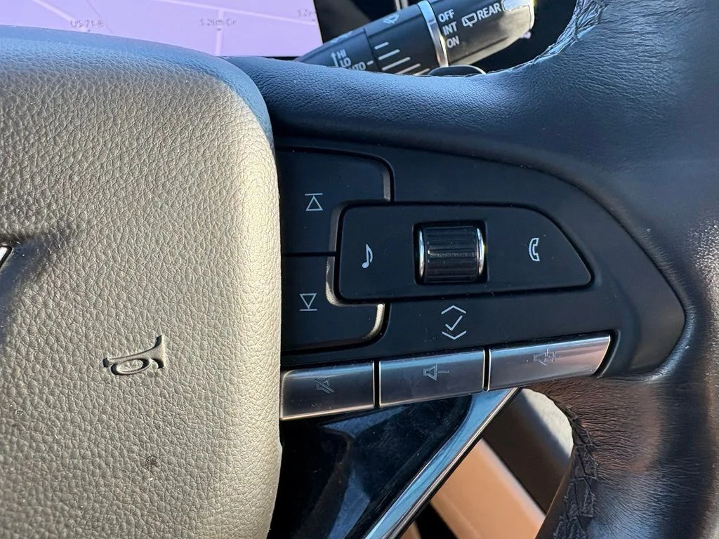 Used 2024 White Cadillac Premium Luxury image 18